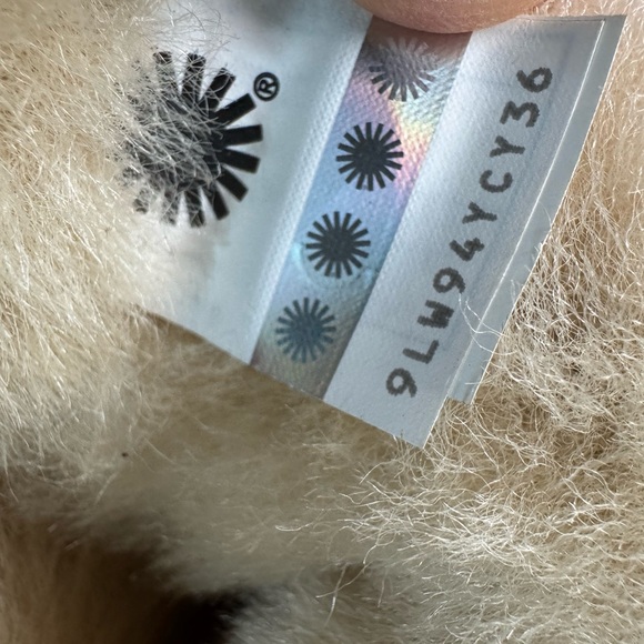 Ugg Classic Short Boots Size 9 - Picture 8 of 11